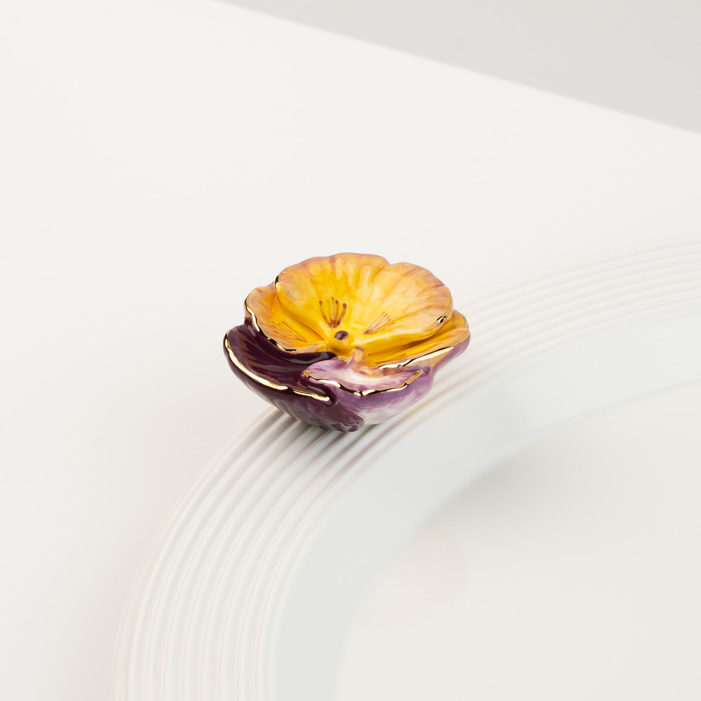 mini pansy pop