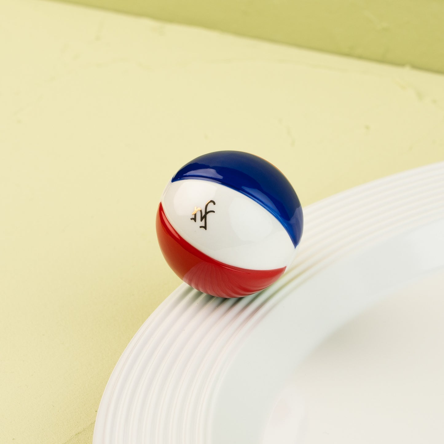 mini beach, please (beach ball)
